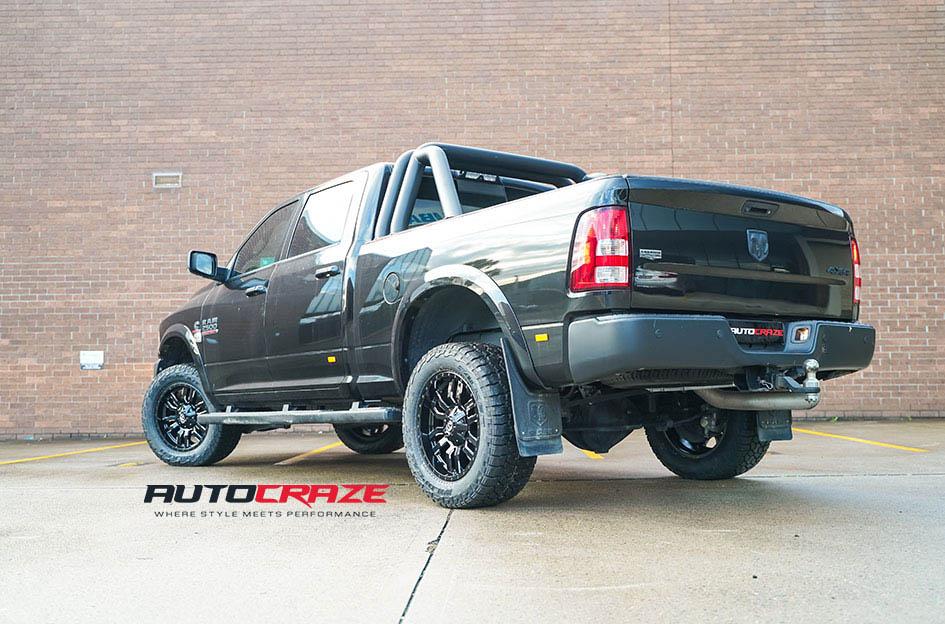 DODGE-RAM-SLEDGE-GLOSS-BLACK-MILLED-ACCENTS